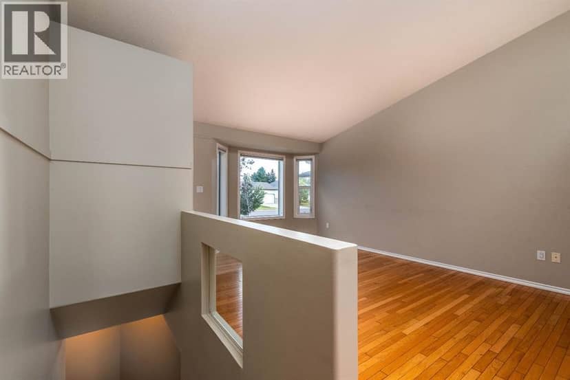 3404 65 Avenue — photo 9 of 37