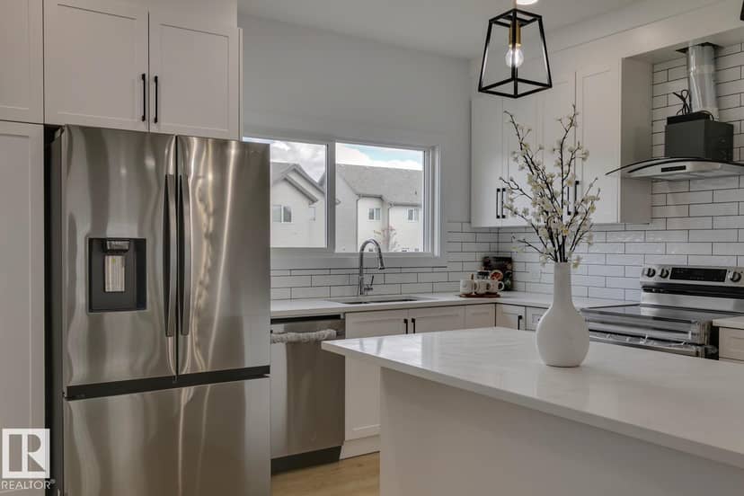 10249 92A AV NW — photo 13 of 32