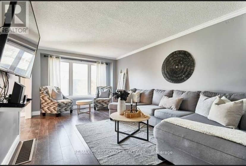 851 Mahina Street, Oshawa, photo 2