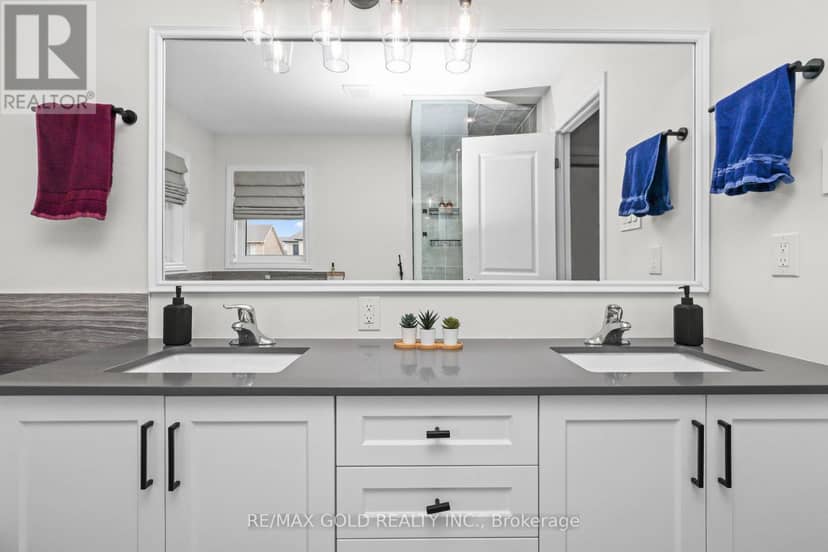 36 Samuel Crescent — photo 16 of 40