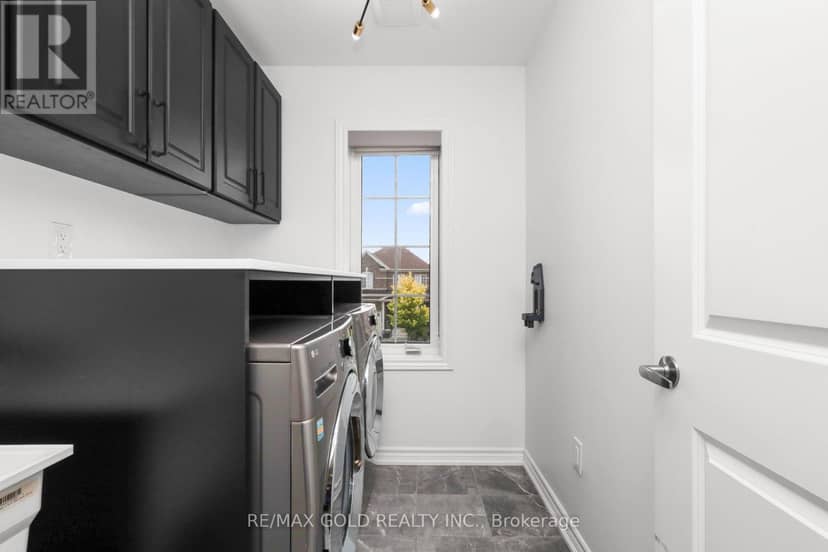 36 Samuel Crescent — photo 26 of 40
