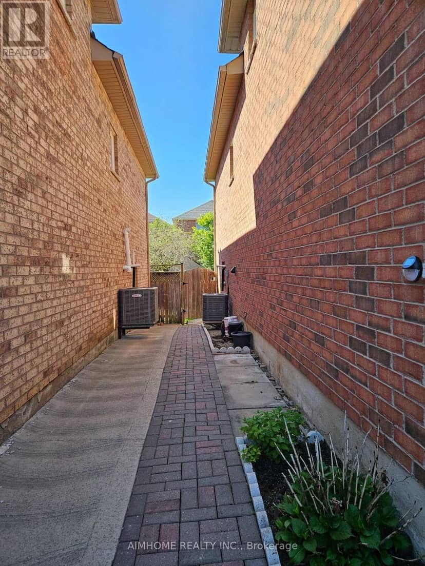 3227 Scotch Pine Gate, Mississauga, photo 2