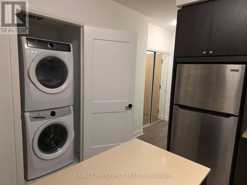 112 - 60 George Butchart Drive — photo 15 of 40