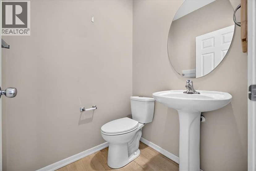262 21 Avenue NE — photo 22 of 40