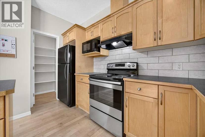 262 21 Avenue NE — photo 17 of 40