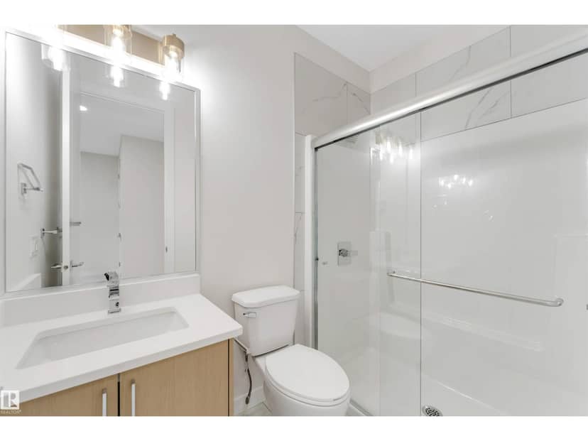 3912 39 AV — photo 12 of 40
