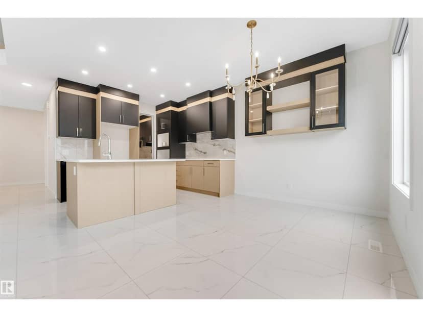 3912 39 AV — photo 16 of 40
