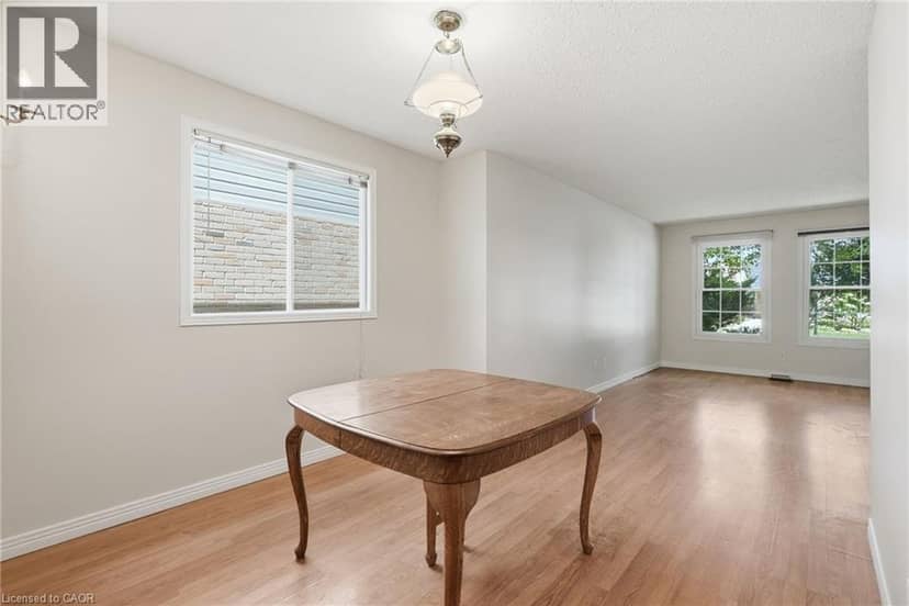 471 KNIGHTSBRIDGE Crescent — photo 13 of 40
