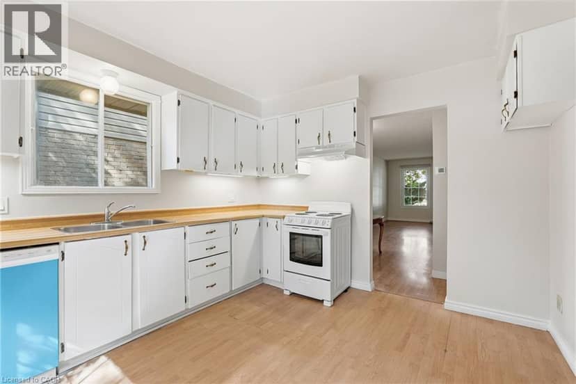 471 KNIGHTSBRIDGE Crescent — photo 15 of 40