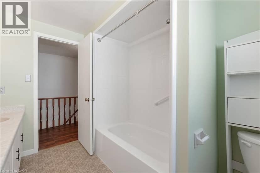 471 KNIGHTSBRIDGE Crescent — photo 37 of 40
