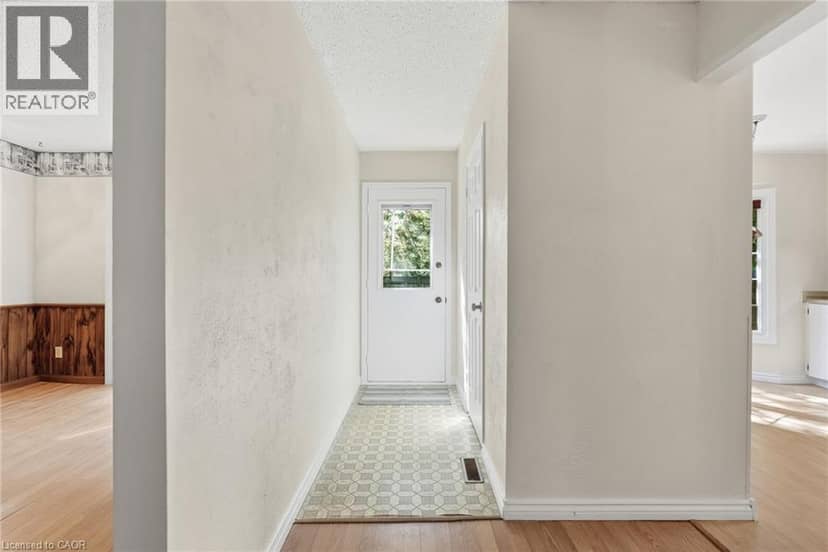 471 KNIGHTSBRIDGE Crescent — photo 39 of 40