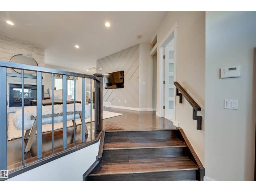 2327 Frezenberg Av NW, Edmonton, photo 2