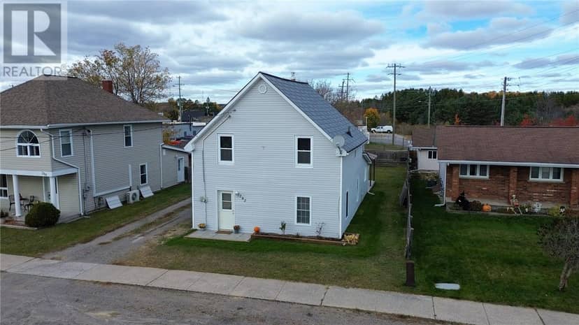 282 Syroid Street, Espanola, photo 2