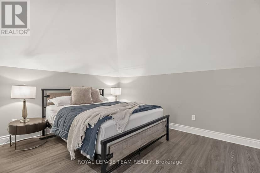 447 - 449 Green Avenue — photo 35 of 40