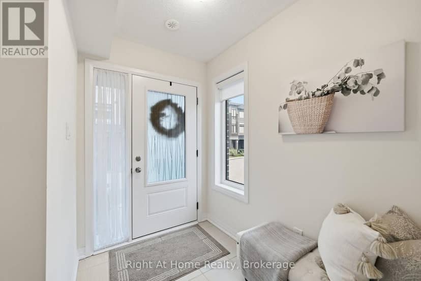 52 Emmas Way, Whitby, photo 2
