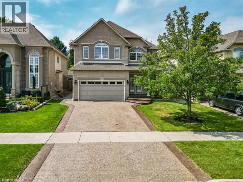 123 MOORLAND Crescent — photo 4 of 39