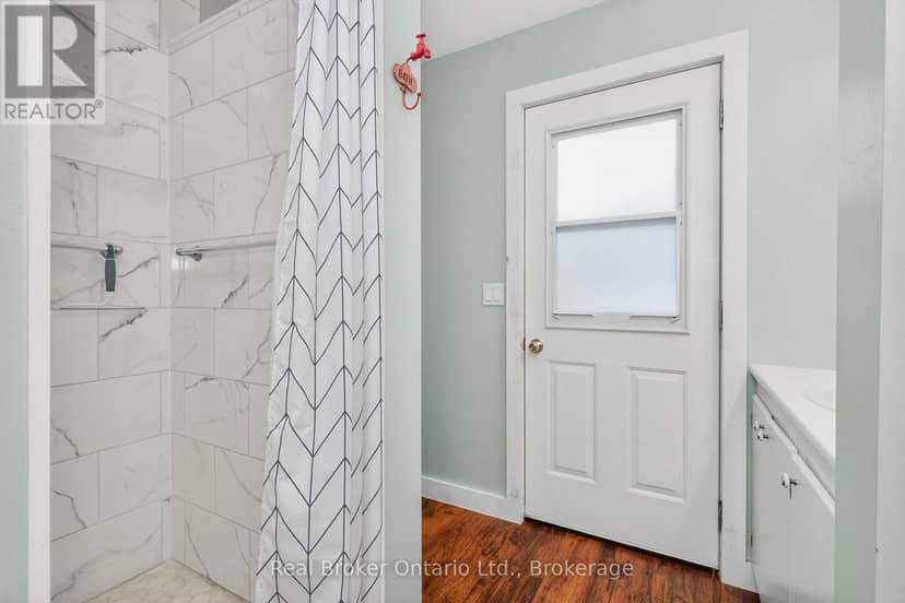 1326 Tiny Beaches Road N — photo 21 of 40