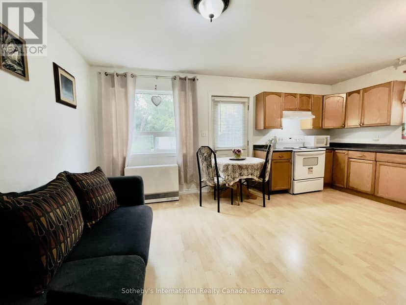 285 Robinson Street — photo 12 of 20