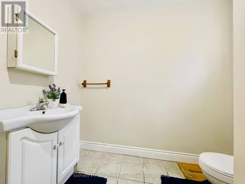 285 Robinson Street — photo 16 of 20