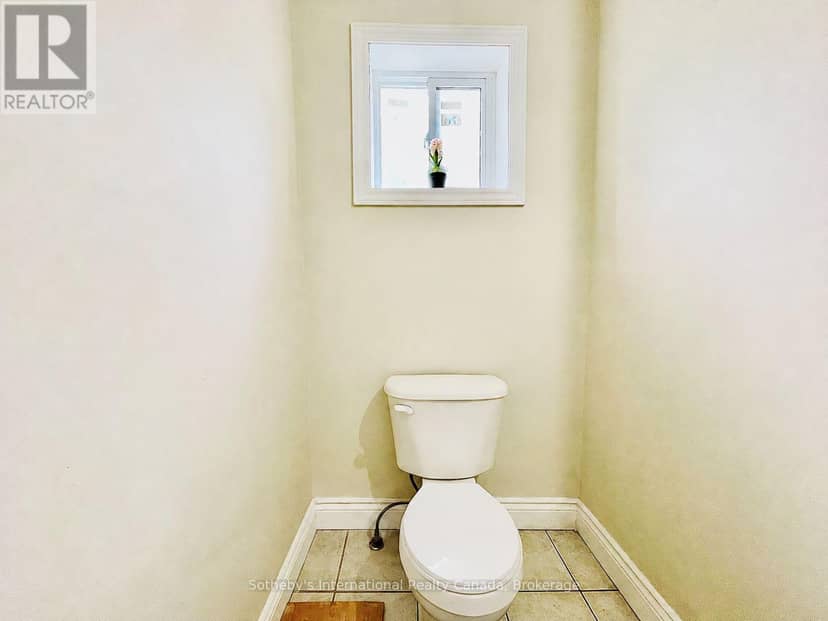 285 Robinson Street — photo 18 of 20
