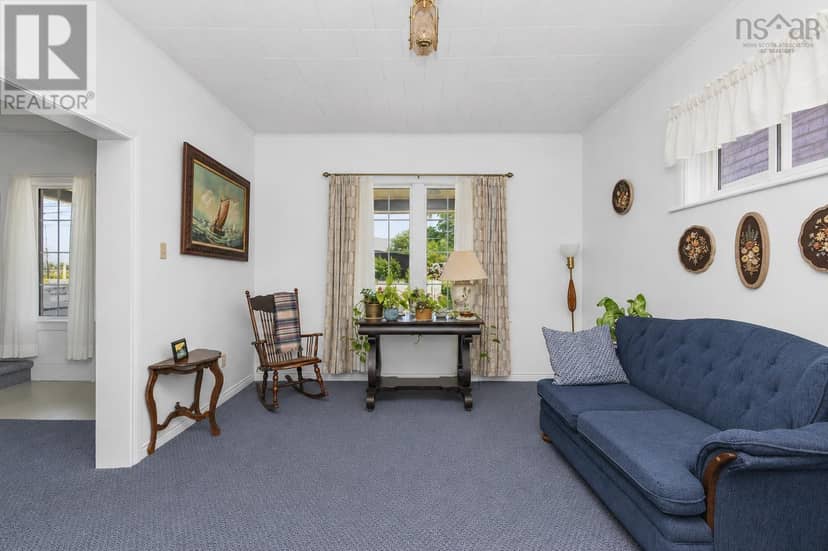 26 HUGH Street — photo 14 of 29