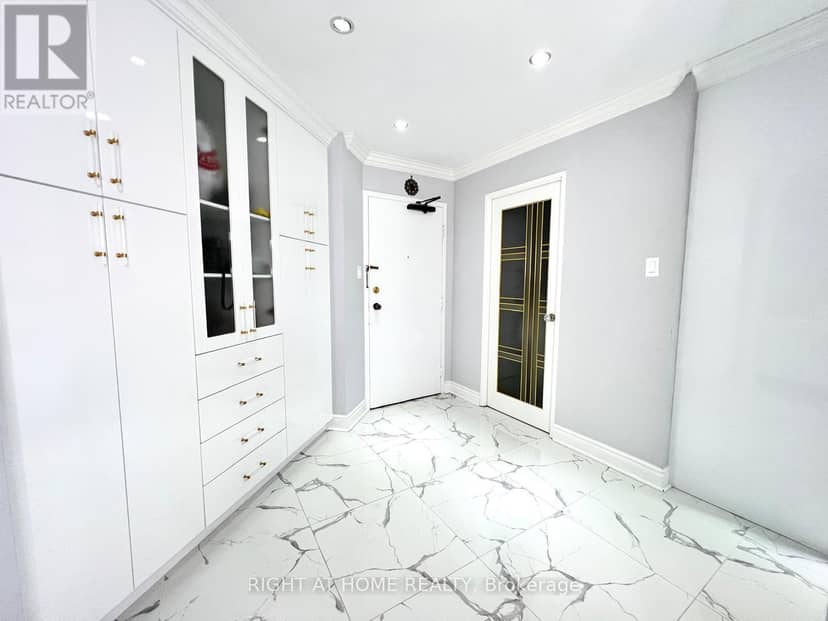 1608 - 75 Graydon Hall Drive, Toronto, photo 3