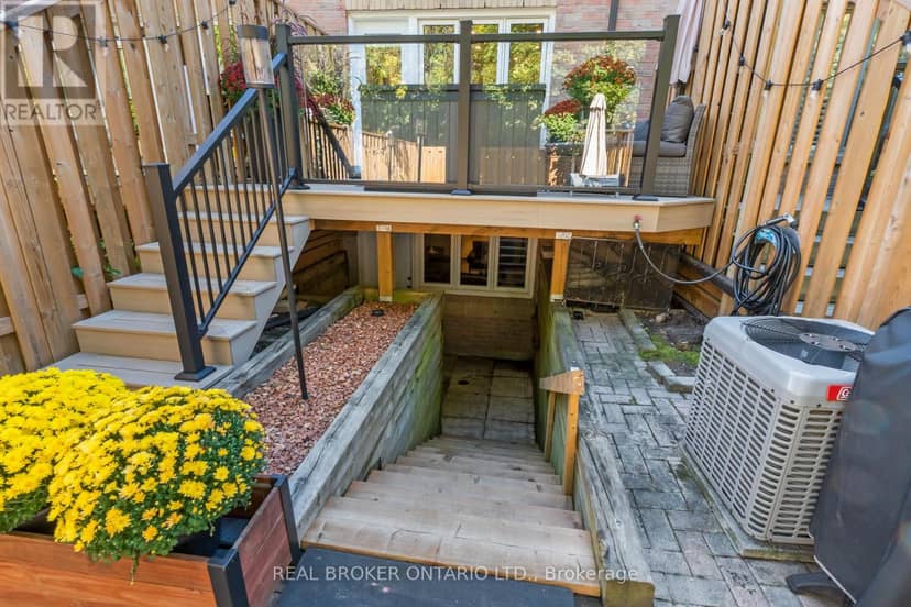 12 St. James Court — photo 16 of 40