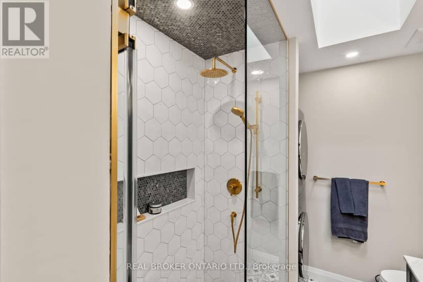 12 St. James Court — photo 33 of 40