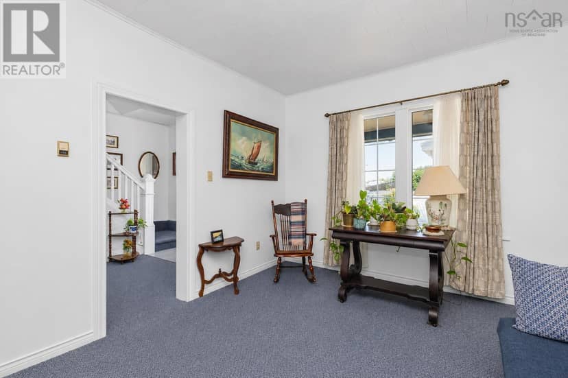 26 HUGH Street — photo 15 of 29