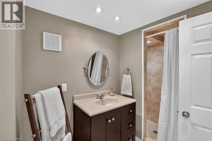 465 SPRINGBANK Crescent — photo 22 of 31