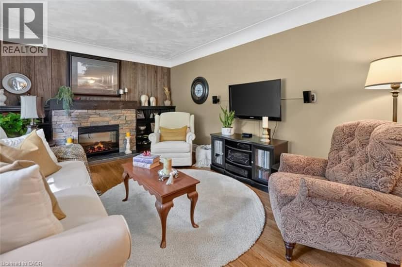 465 SPRINGBANK Crescent — photo 6 of 31