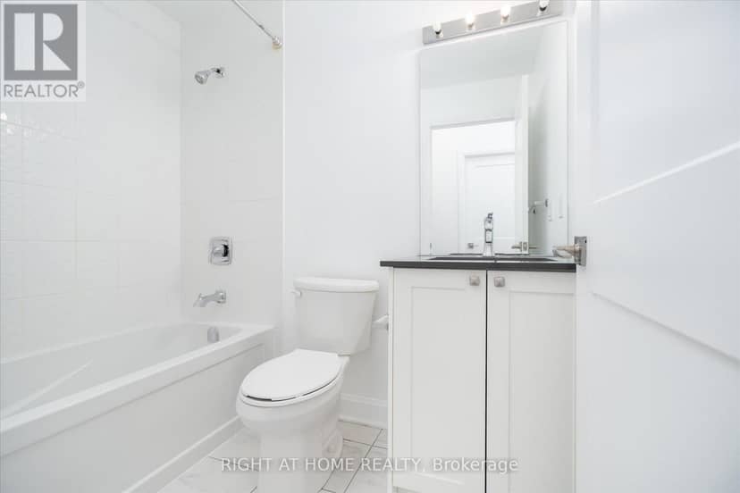 321 - 50 Lakebreeze Drive — photo 16 of 30