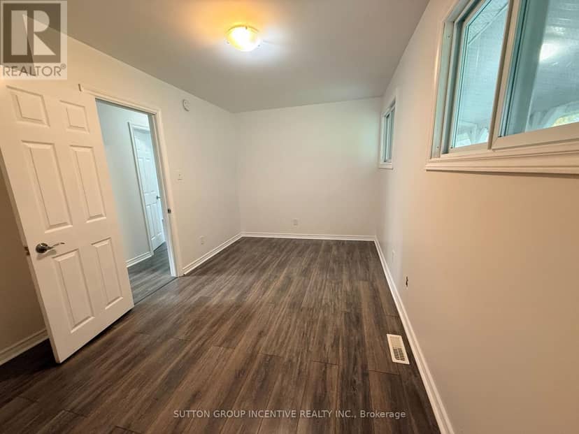 52 Grandview Crescent — photo 12 of 14
