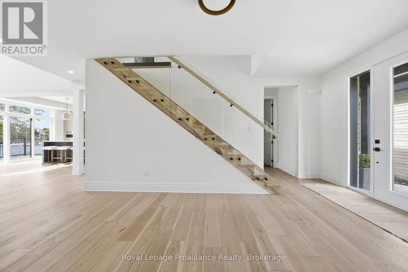 107 Villeneuve Drive, Prince Edward County, photo 5