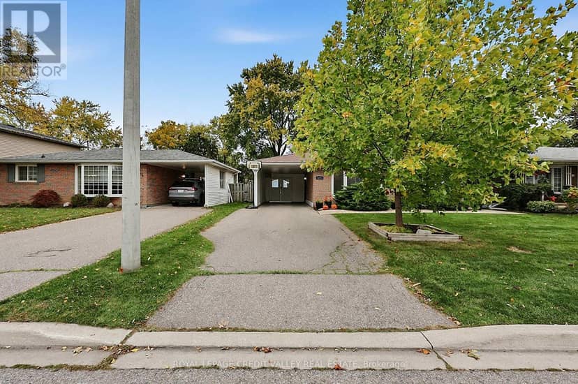 27 Castlemore Drive, Brampton, photo 3