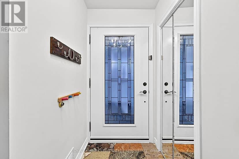 27 Castlemore Drive, Brampton, photo 8