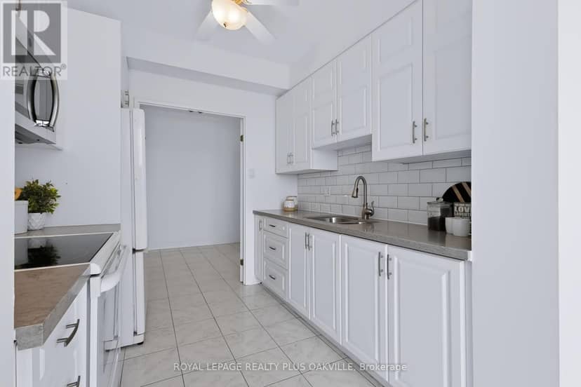 712 - 2511 Lakeshore Road W — photo 10 of 40