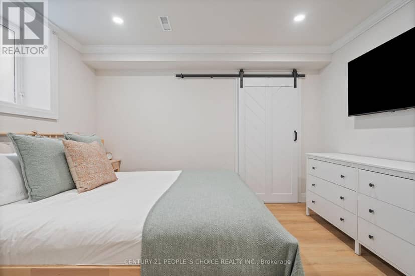 7 Carl Crescent — photo 39 of 40