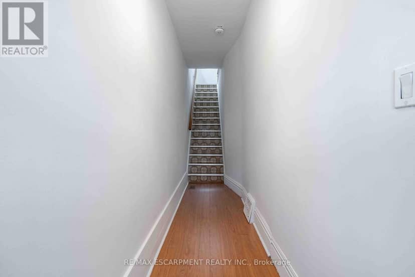 58 St. Matthews Avenue, Hamilton, photo 5