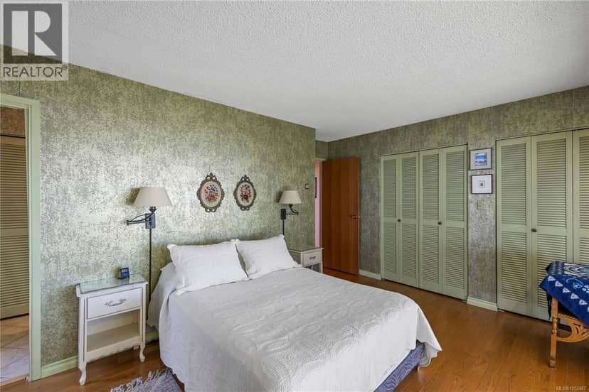 489 Bayview Terr — photo 11 of 40
