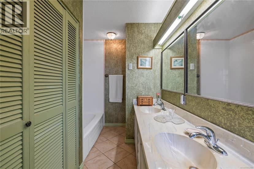 489 Bayview Terr — photo 13 of 40