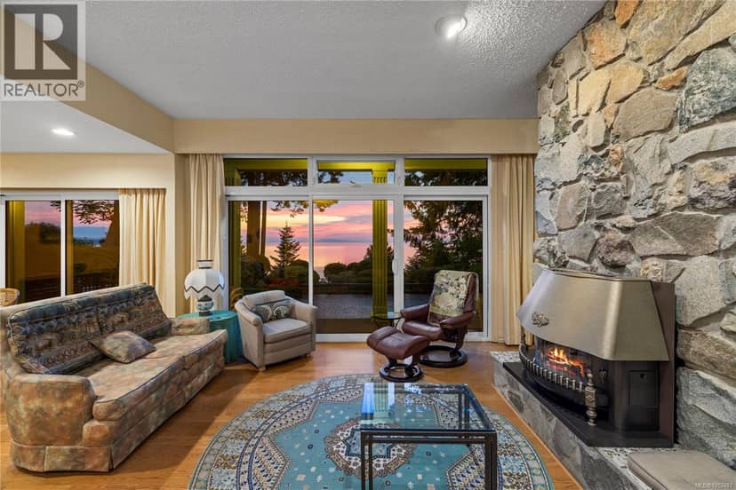 489 Bayview Terr, Qualicum Beach, photo 3