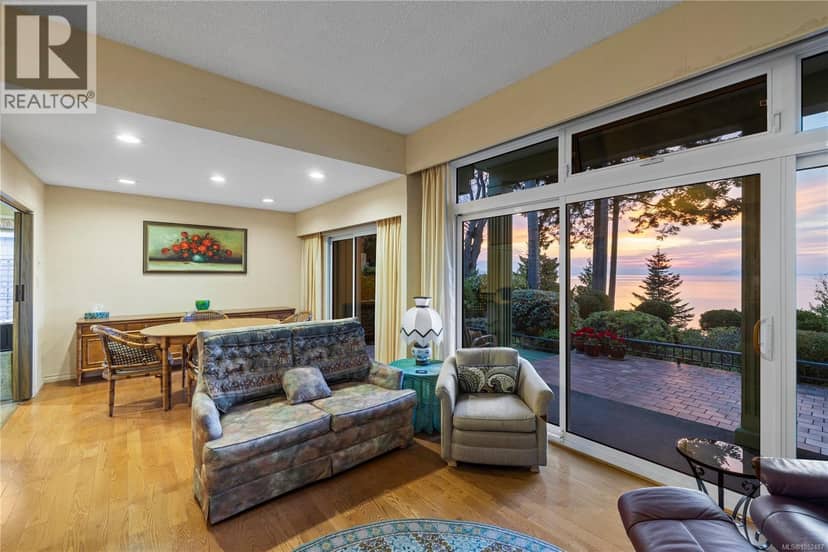 489 Bayview Terr, Qualicum Beach, photo 4