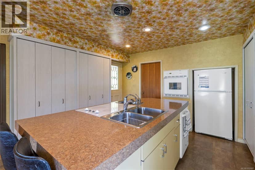489 Bayview Terr — photo 9 of 40
