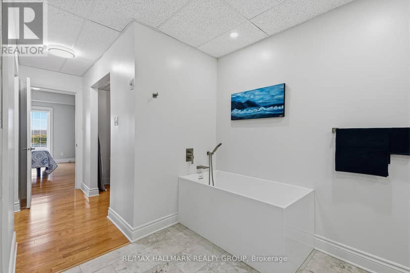 407 - 2360 Albert Street — photo 27 of 40