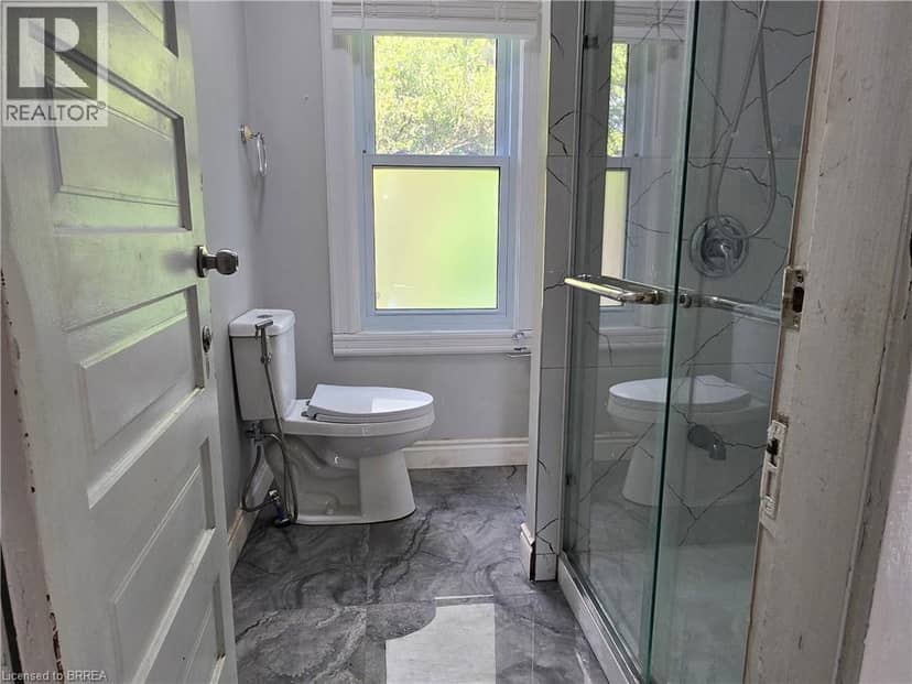 196 WELLINGTON Street — photo 17 of 23