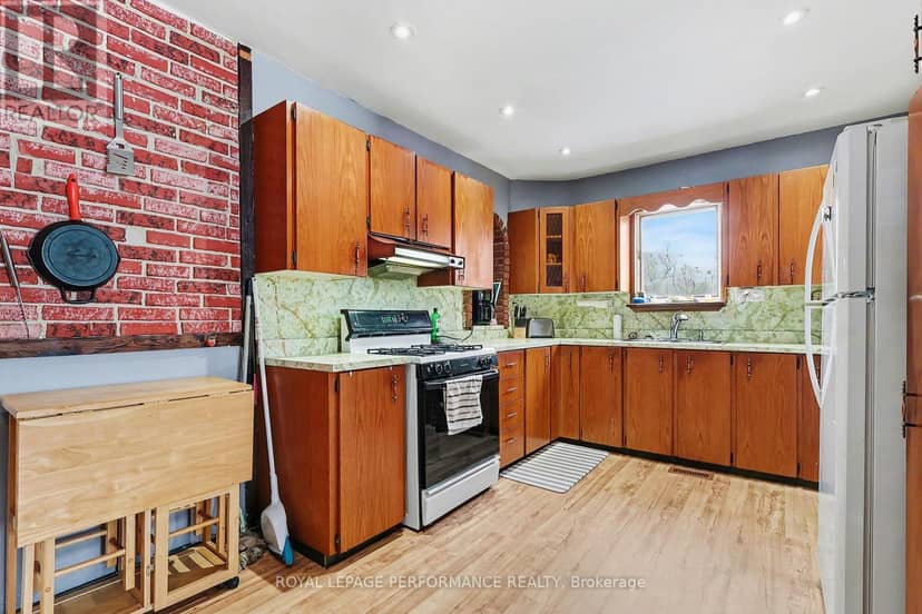 2478 Cleroux Crescent — photo 13 of 19