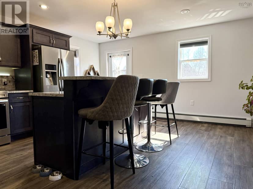 636 Macdonald Road — photo 12 of 40