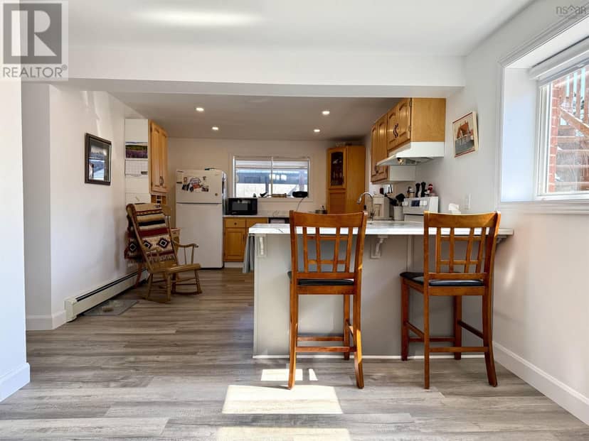 636 Macdonald Road — photo 35 of 40