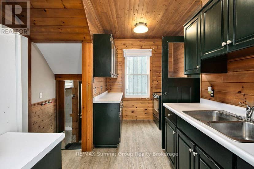 151 Main Street E — photo 10 of 40